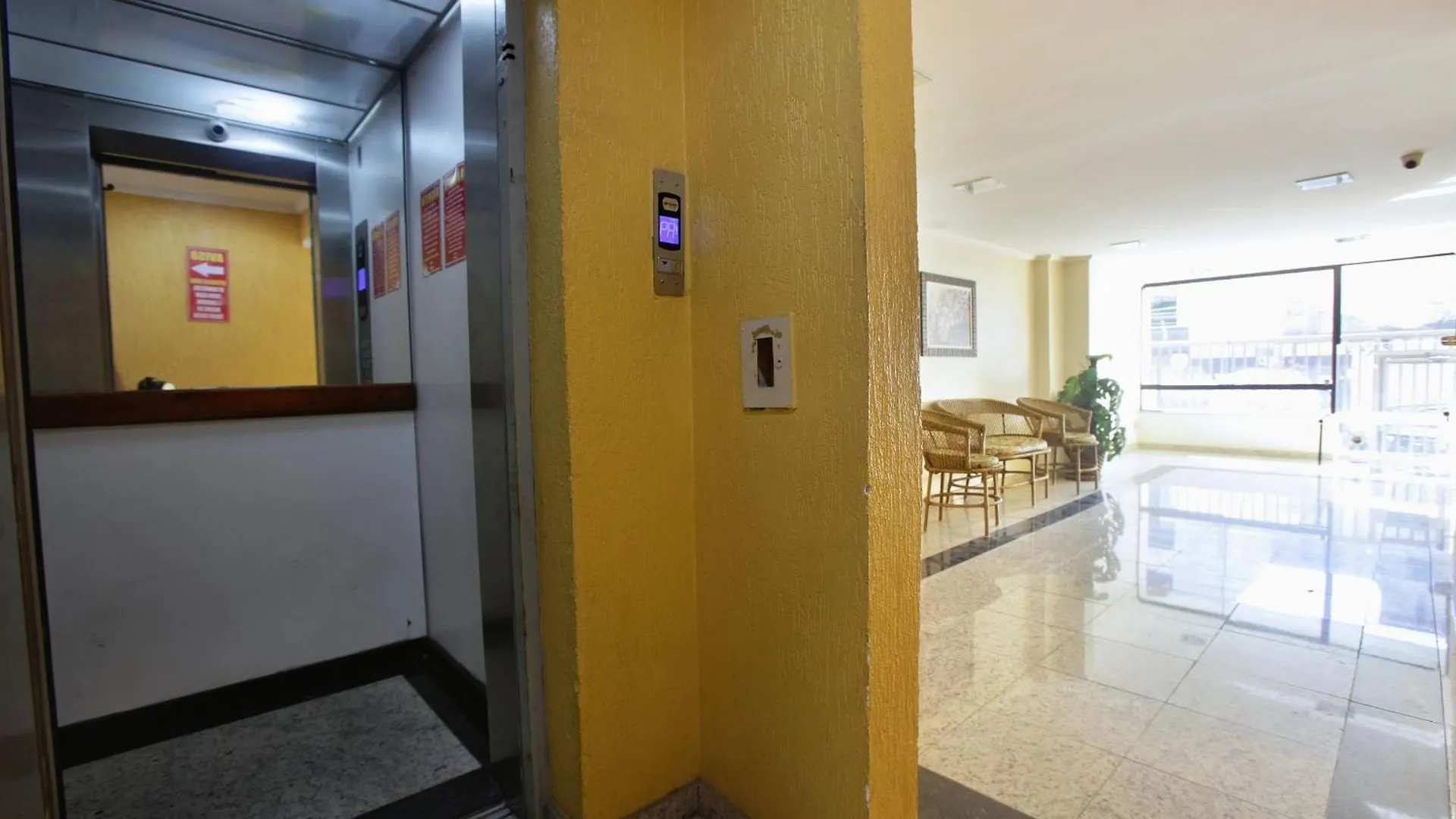 Praia do Forte Retreat: Beachside Comfort with Urban Convenience Apartment Cabo Frio